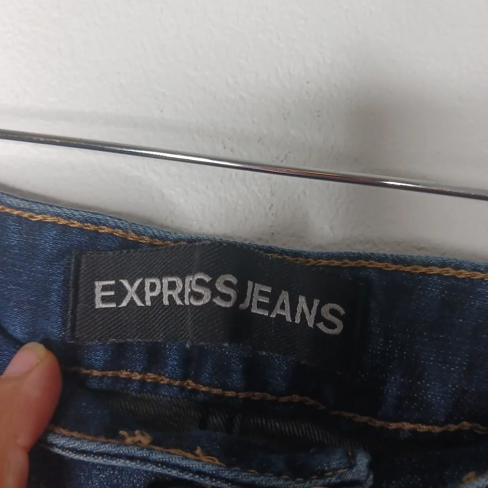 Express Shorts Size 6 - Picture 6 of 9